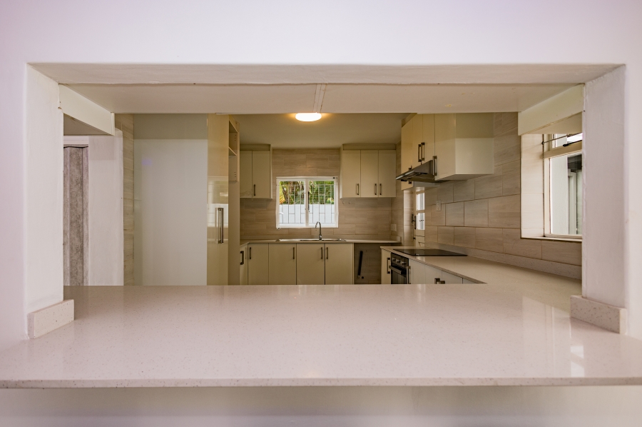 4 Bedroom Property for Sale in Bloubergrant Western Cape